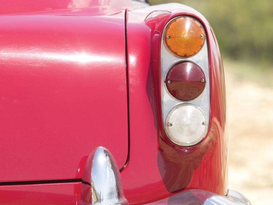 Детали экстерьера Aston Martin DB5 (1466/L) 1964 года  (фото 2 из 21)